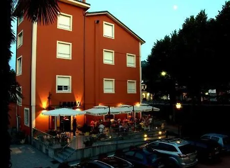 L'ombrosa ホテル 3*