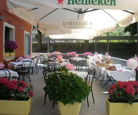 L'ombrosa ホテル 3*